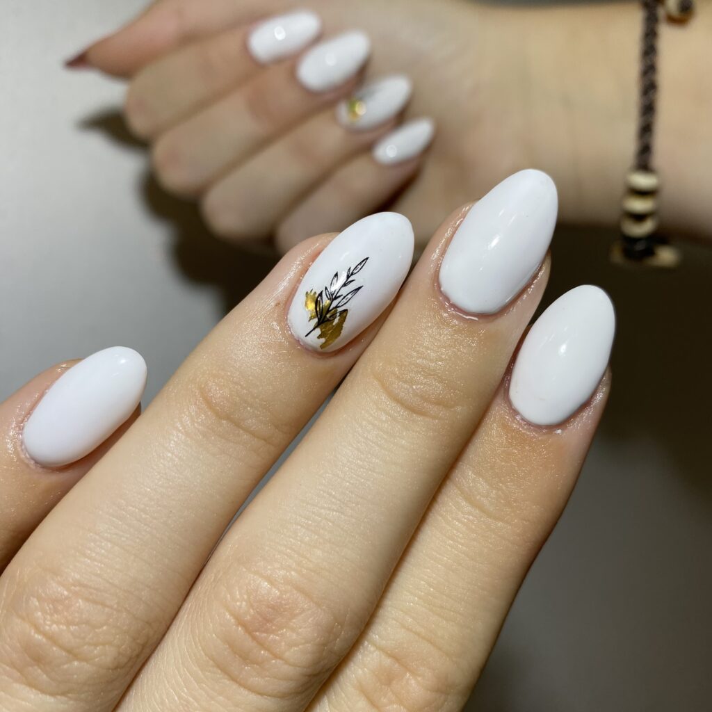 Podalješvanje nohtov kot darilo za rojsni dan.